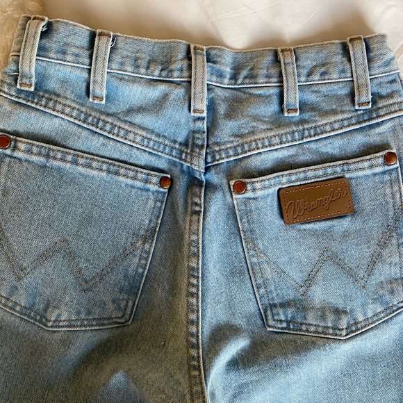 Wrangler Super Sexy Flattering Fit Light Blue Denim Jeans Wedgy Tush Fit! - Picture 4 of 6